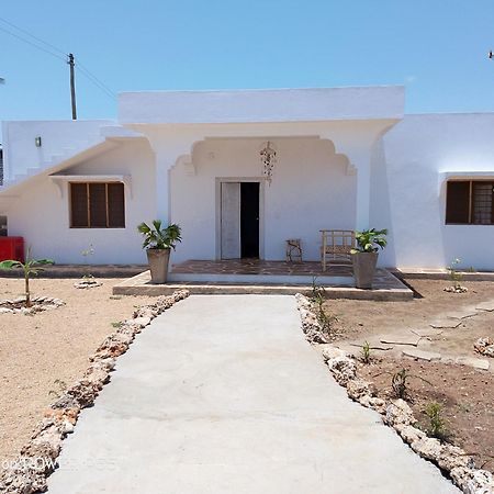 Red Land House Bed and Breakfast Watamu Buitenkant foto