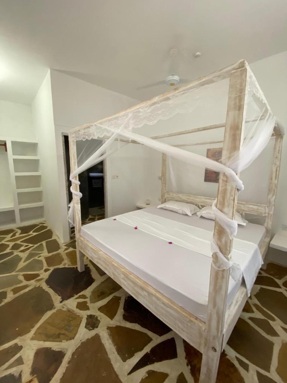 Red Land House Bed and Breakfast Watamu Buitenkant foto