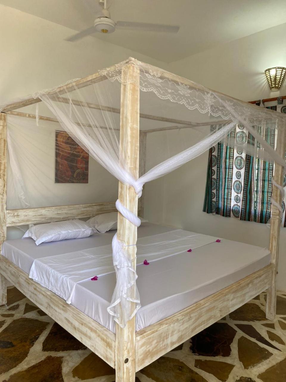 Red Land House Bed and Breakfast Watamu Buitenkant foto